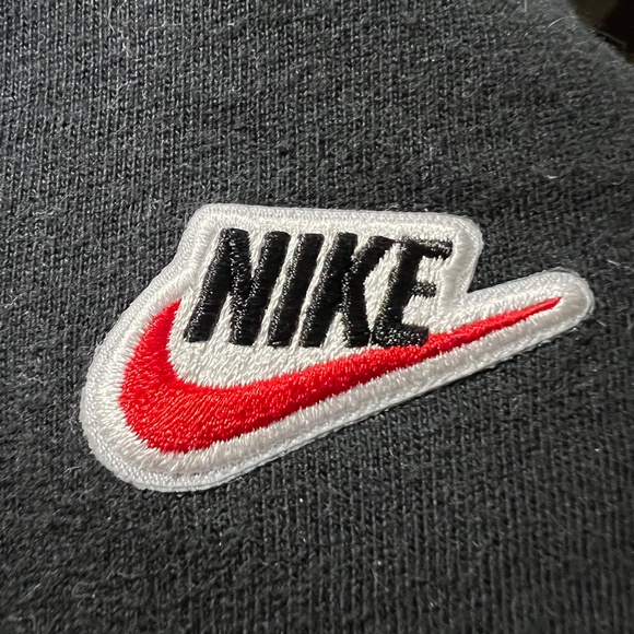 Nike Dri-FIT Classic Tee T shirt Size M Black DZ4685-010 Loose Fit Red Swoosh - Picture 2 of 6